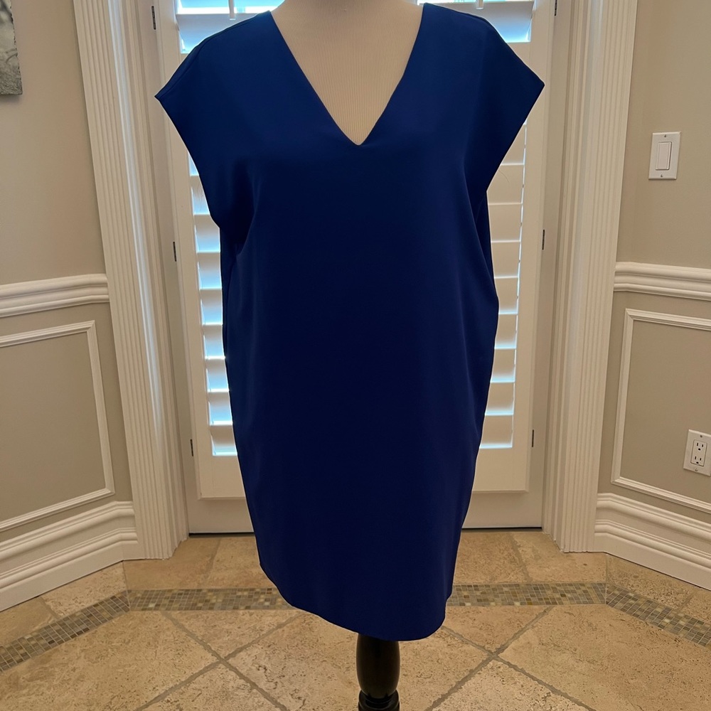 THE VANITY ROOM Shift Dress